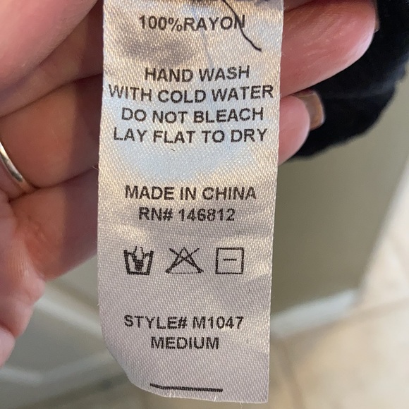 Double strap halter style top - Picture 5 of 7